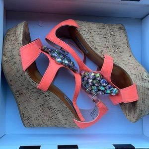 Like new coral wedges